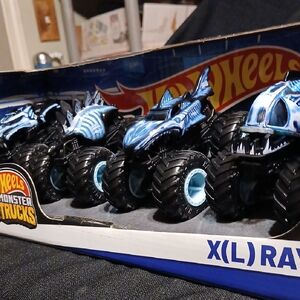 Hot Wheels Monster Trucks X(L) Ray Great Looking  Blue  Set Of 4   1/64